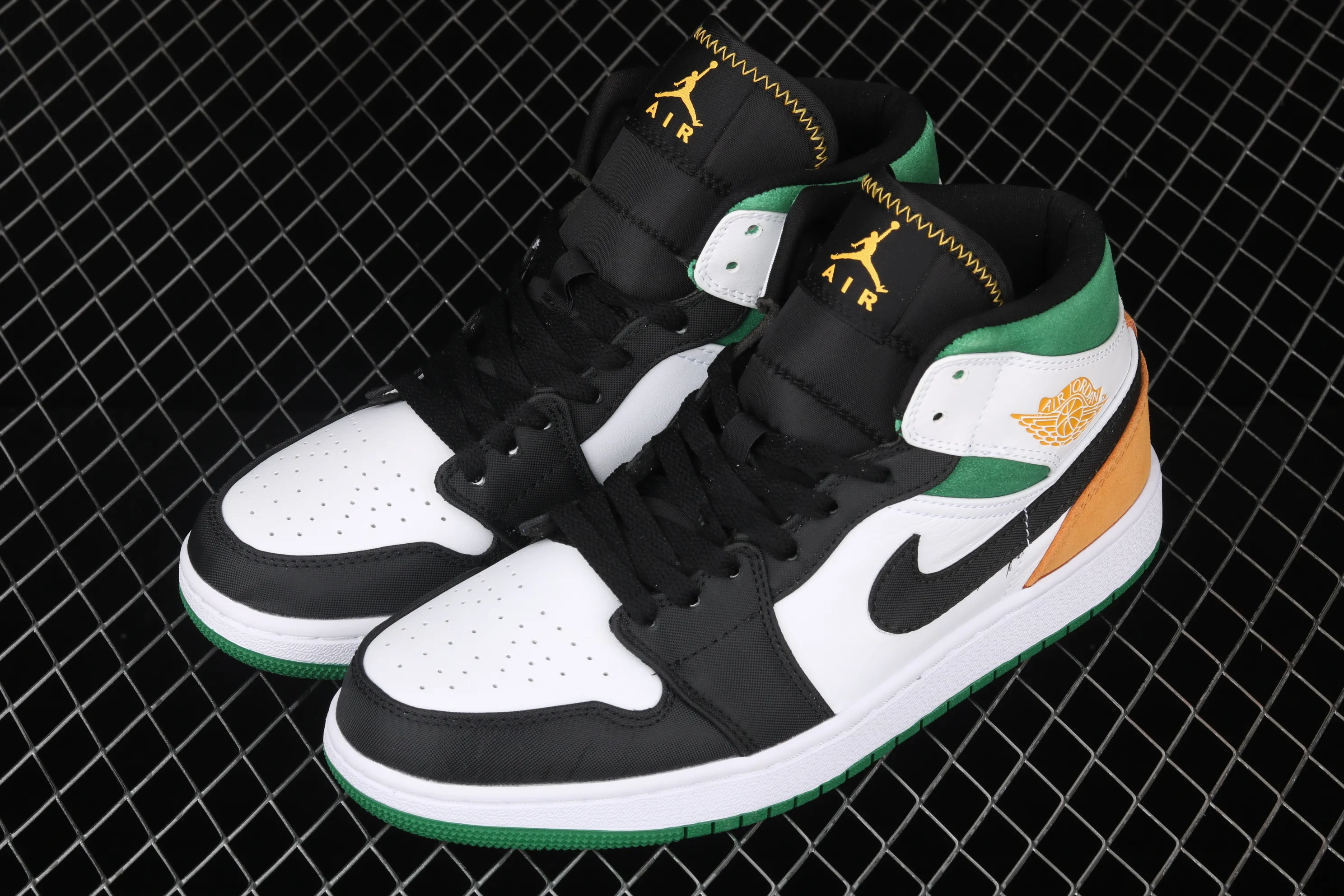 All categories Air Jordan Jordan series basketball shoes Air Jordan 1 Mid Air Jordan 1 Mid AJ1 Joe 1 mid-top gold medal color matching 852542-101